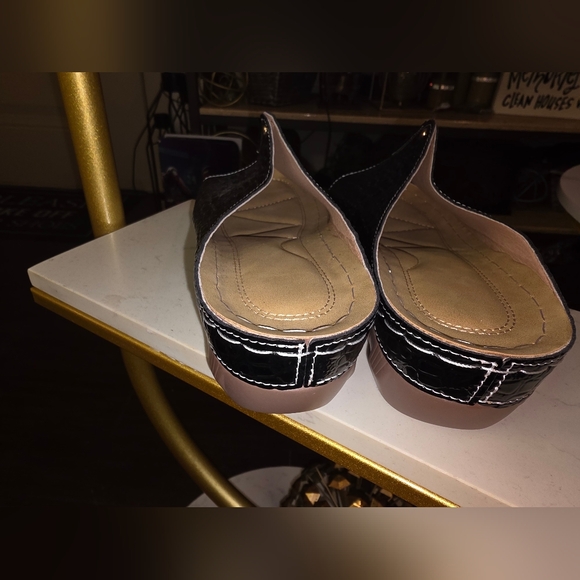 Croc-Embossed BLACK Women's Sandals SZ 10 - Picture 4 of 6